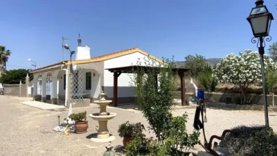 Chalet on Carretera Yecla Street photo 3