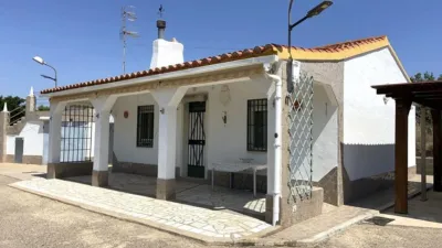 Chalet on Carretera Yecla Street photo 4
