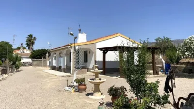 Chalet on Carretera Yecla Street photo 5