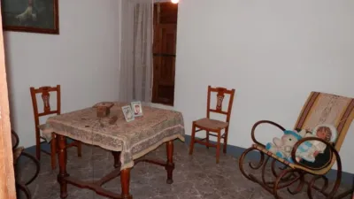 House for sale on Avenida Virgen de Gracia, Caudete (Albacete). A property with great potential in the town centre, featuring a 134m² plot and 297m² of built area. It comprises 6 bedrooms, kitchen, 2 living rooms, 3 bathrooms, patio, terrace, and a spacious garage. The house is arranged over two floors plus an attic. Price negotiable. Send us your offer. No commission for buyers. We finance purchases; please consult us. photo 11