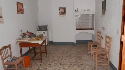 House for sale on Avenida Virgen de Gracia, Caudete (Albacete). A property with great potential in the town centre, featuring a 134m² plot and 297m² of built area. It comprises 6 bedrooms, kitchen, 2 living rooms, 3 bathrooms, patio, terrace, and a spacious garage. The house is arranged over two floors plus an attic. Price negotiable. Send us your offer. No commission for buyers. We finance purchases; please consult us. photo 12