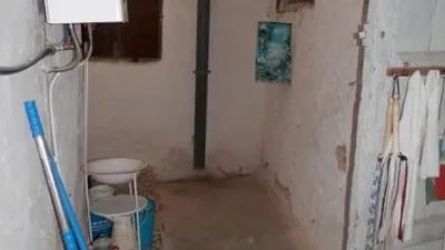 House for sale on Avenida Virgen de Gracia, Caudete (Albacete). A property with great potential in the town centre, featuring a 134m² plot and 297m² of built area. It comprises 6 bedrooms, kitchen, 2 living rooms, 3 bathrooms, patio, terrace, and a spacious garage. The house is arranged over two floors plus an attic. Price negotiable. Send us your offer. No commission for buyers. We finance purchases; please consult us. photo 23