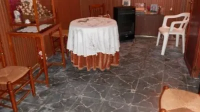 House for sale on Avenida Virgen de Gracia, Caudete (Albacete). A property with great potential in the town centre, featuring a 134m² plot and 297m² of built area. It comprises 6 bedrooms, kitchen, 2 living rooms, 3 bathrooms, patio, terrace, and a spacious garage. The house is arranged over two floors plus an attic. Price negotiable. Send us your offer. No commission for buyers. We finance purchases; please consult us. photo 3