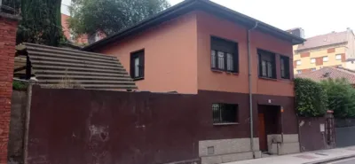 House in Oviedo - Más