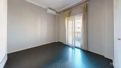 Piso en venta en Calle Virgen de la Antigua, Los Remedios (Distrito Los Remedios. Sevilla Capital) de 765.000 €