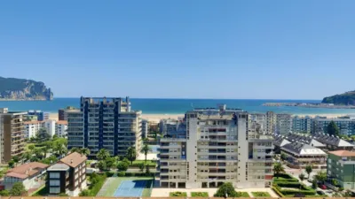 Piso en alquiler en Playa, Zona Playa (Laredo) de 3.000 €<span>/mes</span>