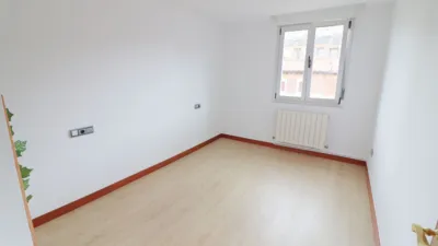Piso en venta en Calle de José Lejarreta, cerca de Calle de Federico Baráibar, Desemparados-Judimendi-Santa Lucía (Vitoria - Gasteiz) de 250.000 €