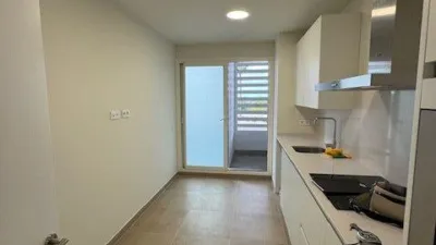 Piso en alquiler en Calle Angel Ojeda Aviles, Arco Norte-Avenida de España (Distrito Zona Centro. Dos Hermanas) de 1.200 €<span>/mes</span>