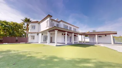 Chalet en Avenida de los Sauces photo 2