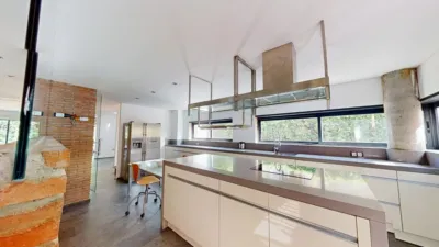 Chalet en alquiler en Avenida de las Mimosas, cerca de Calle de las Adelfas, El Zaudín-Club de Golf (Bormujos) de 4.500 €<span>/mes</span>