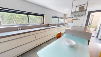 Chalet en alquiler en Avenida de las Mimosas, cerca de Calle de las Adelfas, El Zaudín-Club de Golf (Bormujos) de 4.500 €<span>/mes</span>
