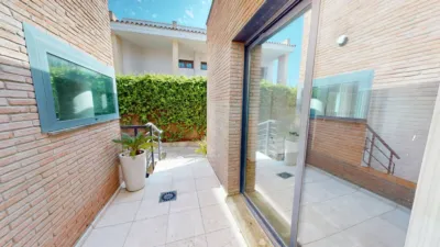 Chalet en alquiler en Avenida de las Mimosas, cerca de Calle de las Adelfas, El Zaudín-Club de Golf (Bormujos) de 4.500 €<span>/mes</span>