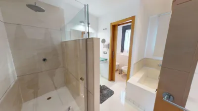Chalet en alquiler en Avenida de las Mimosas, cerca de Calle de las Adelfas, El Zaudín-Club de Golf (Bormujos) de 4.500 €<span>/mes</span>