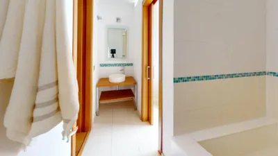 Chalet en alquiler en Avenida de las Mimosas, cerca de Calle de las Adelfas, El Zaudín-Club de Golf (Bormujos) de 4.500 €<span>/mes</span>