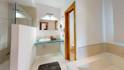 Chalet en alquiler en Avenida de las Mimosas, cerca de Calle de las Adelfas, El Zaudín-Club de Golf (Bormujos) de 4.500 €<span>/mes</span>