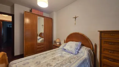 Pis – A Coruña, Sagrada Familia - Més