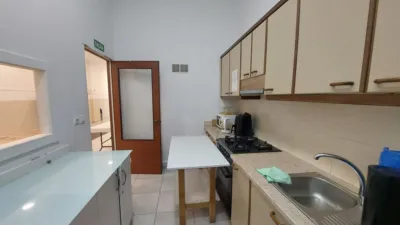 Local comercial en venta en Cuatro Caminos - Más