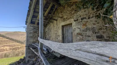 Rustic farm on Calle Vegalosvados, No. 12 photo 5