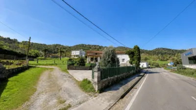 House in Surrounding Areas photo 2