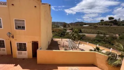 Townhouse in Urbanización - La Noria photo 2