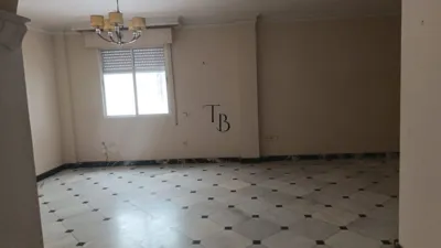 Piso en alquiler en Calle Asunción, 30, cerca de Calle Virgen de Regla, Los Remedios (Distrito Los Remedios. Sevilla Capital) de 2.000 €<span>/mes</span>
