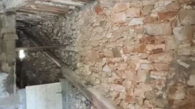 Stone house with 2 floors in Linares, (Brion). The ground floor is used as a cellar or stables. The upper floor has a wood-burning kitchen, living room, dining room, bathroom and bedroom. Uralite roof with iron beams and wooden panels. Very quiet area. It has a granary, cellar and land. 3 km from San Felipe Castle and Cariño beach, and 10 km from Ferrol. Storage room. The sale price does not include taxes (ITP/AJD) nor Notary or Land Registry fees. REQUEST Detailed Information Sheet for the property Note: The information contained in this advertisement is purely informative and indicative, lacking contractual value. Data, areas, features, price and other information may be subject to possible errors, omissions, modifications or withdrawal of the property from the market without prior notice. photo 29