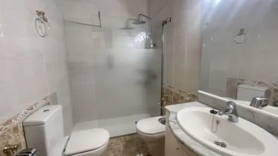 Apartment on Carrer de Lavoisier photo 20