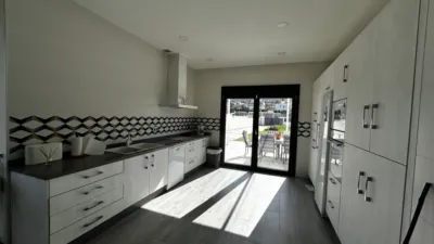 Chalet on Manuel Aleixandre Street photo 4