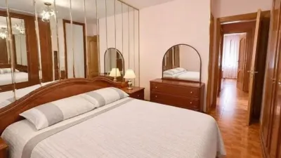 Flat on Carrer de Costabona photo 5
