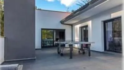 Detached house for sale in Begues, located in the Mas Ferrer area. Plot size: 1,364m² with a built-up area of 364m². Features 5 bedrooms (1 suite with dressing room), 3 bathrooms (2 with double shower and 1 with jacuzzi). Santos kitchen equipped with Neff appliances. Spacious living-dining room with library area and billiard room. Parquet flooring, aluminium windows, heating and air conditioning, reinforced door. Large garden with pool and chill-out area with barbecue. Solar panels included. The property is in very good condition and situated in a quiet location. photo 38