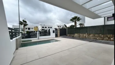 Semi-detached chalet on Avenida Santa Clara photo 3