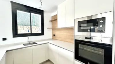 Semi-detached chalet on Avenida Santa Clara photo 9