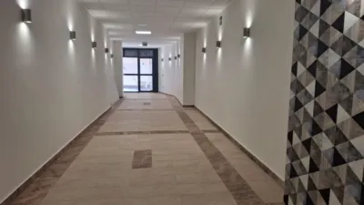 Local comercial en alquiler en Calle de Mariana Pineda - Vista 2