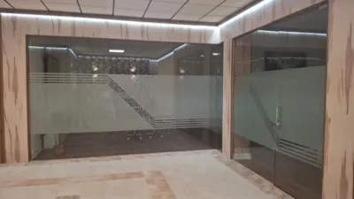 Local comercial en alquiler en Calle de Mariana Pineda - Más