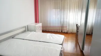 Piso en alquiler en Avda. La Paz, Universidad-Los Lirios (Logroño) de 1.125 €<span>/mes</span>