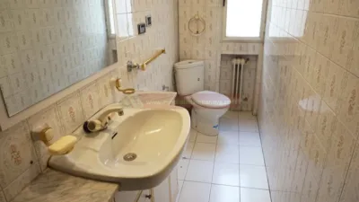 Piso en alquiler en Avda. La Paz, Universidad-Los Lirios (Logroño) de 1.125 €<span>/mes</span>