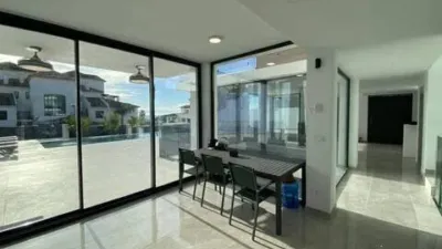 Chalet on Carrer Londres photo 12