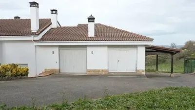 Chalet in La Manjoya-Parroquias Sur photo 4