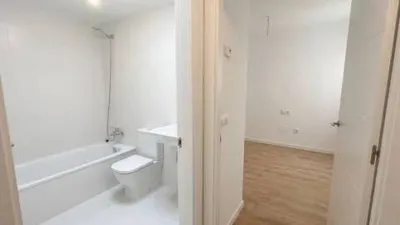 Piso en alquiler en Calle Colegio Virgen de la Milagrosa, Nueva Huca (Oviedo) de 1.300 €<span>/mes</span>