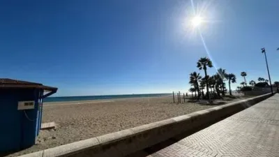 Apartment on the middle floor, Fuengirola, Costa del Sol. 2 bedrooms, 1 bathroom, built area 0 m². Location: first line of the beach, city, close to shops, close to the sea, complex 1st line of the beach. Orientation: east. Condition: excellent, recently renovated. Pool: community pool. Air conditioning: air conditioning. Views: sea. Features: covered terrace, private terrace. Kitchen: equipped. photo 13