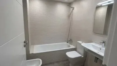 Piso en alquiler en Calle Colegio Virgen de la Milagrosa, Nueva Huca (Oviedo) de 1.300 €<span>/mes</span>