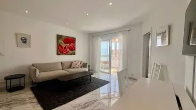 Apartment on the middle floor, Fuengirola, Costa del Sol. 2 bedrooms, 1 bathroom, built area 0 m². Location: first line of the beach, city, close to shops, close to the sea, complex 1st line of the beach. Orientation: east. Condition: excellent, recently renovated. Pool: community pool. Air conditioning: air conditioning. Views: sea. Features: covered terrace, private terrace. Kitchen: equipped. photo 4