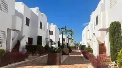 Terraced house on Calle Viena, 2 photo 5