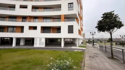 Piso en alquiler en Calle Colegio Virgen de la Milagrosa, Nueva Huca (Oviedo) de 1.300 €<span>/mes</span>