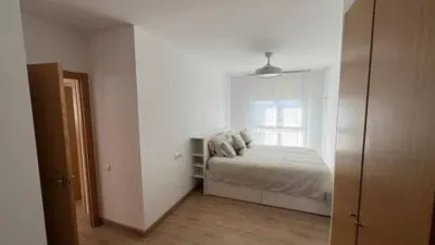 Apartment on Calle Cl Paz Azzati Cutanda photo 17