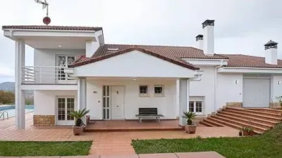 Chalet in La Manjoya-Parroquias Sur photo 2