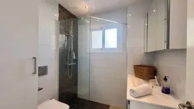 Apartment on the middle floor, Fuengirola, Costa del Sol. 2 bedrooms, 1 bathroom, built area 0 m². Location: first line of the beach, city, close to shops, close to the sea, complex 1st line of the beach. Orientation: east. Condition: excellent, recently renovated. Pool: community pool. Air conditioning: air conditioning. Views: sea. Features: covered terrace, private terrace. Kitchen: equipped. photo 10