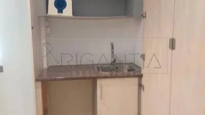 Local comercial en alquiler en Sagrada Familia-Vioño - Més