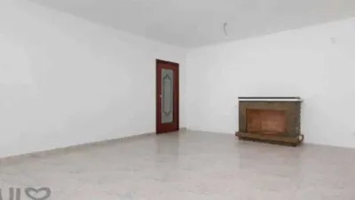 Apartment in Sant Boi de Llobregat photo 3