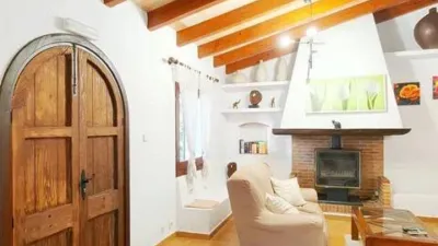 Chalet on Carrer de Lluna photo 6